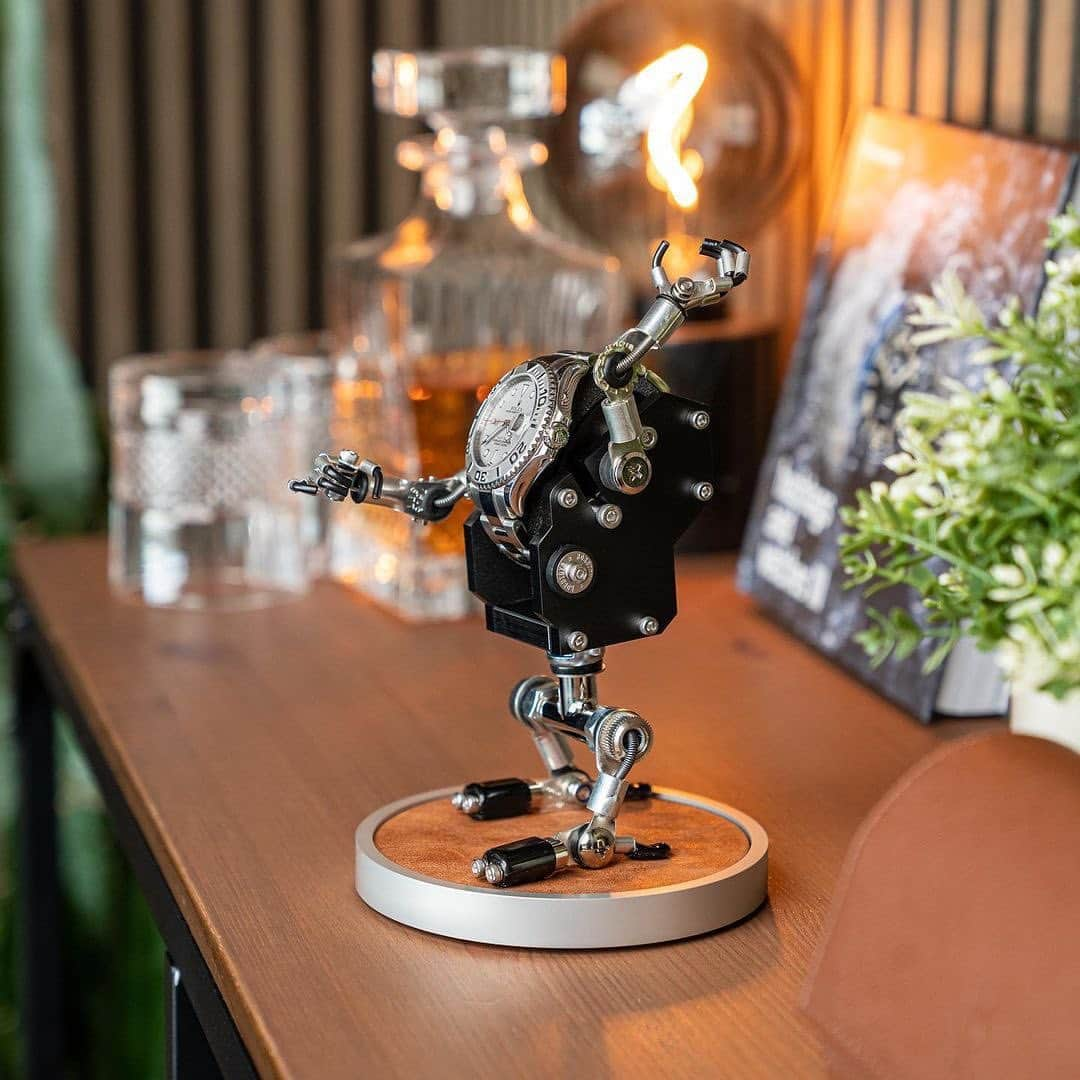 Daily Watchさんのインスタグラム写真 - (Daily WatchInstagram)「Via @ShopDailyWatch: The ultimate watch stand for your precious watch. The arms and hands of the robot can be changed to a position of your choosing. Price €179 including free shipping worldwide (link in profile) #dailywatch #watchstand #robot #robotwatchstand」6月19日 4時28分 - dailywatch