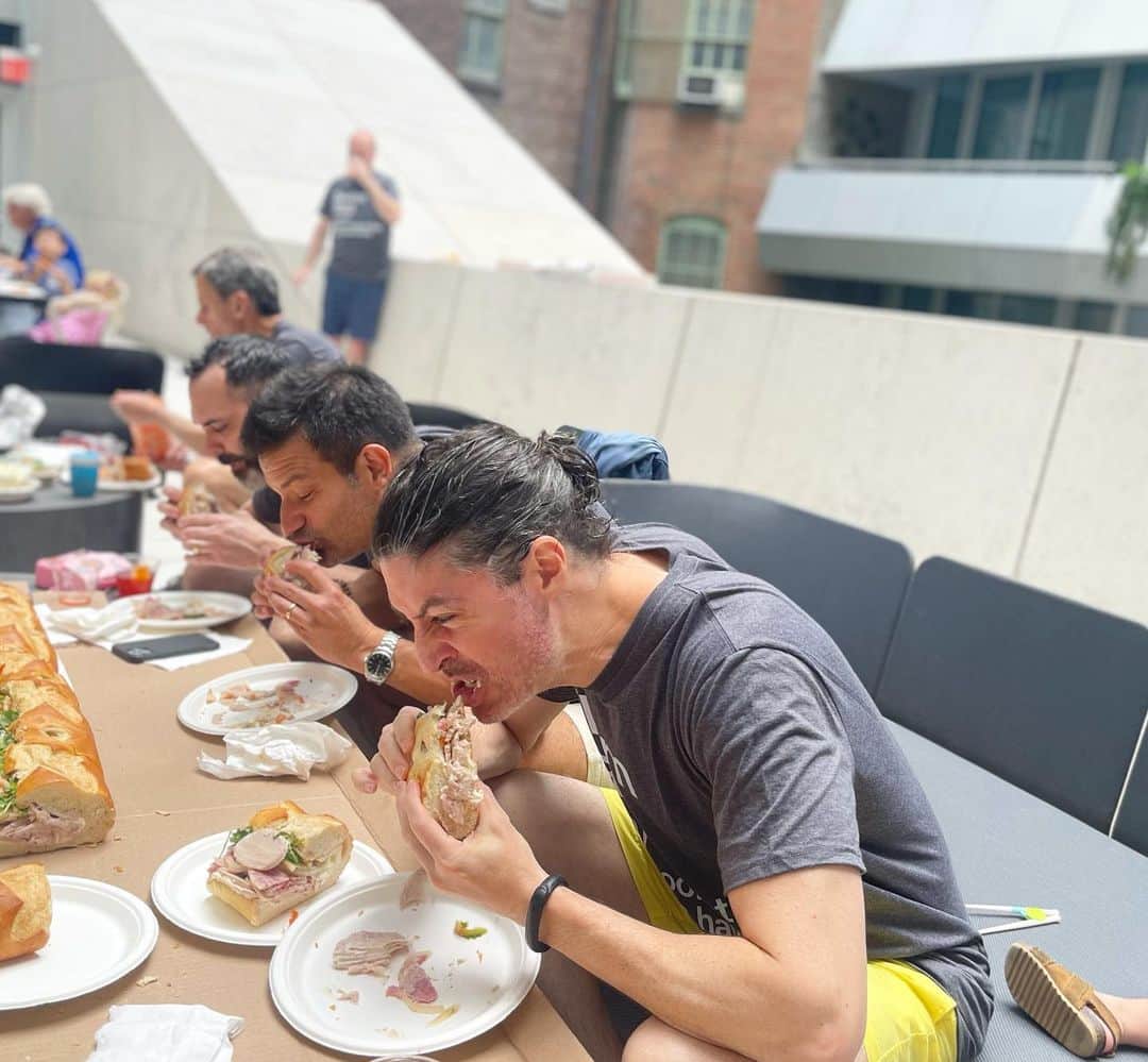 DOMINIQUE ANSEL BAKERYさんのインスタグラム写真 - (DOMINIQUE ANSEL BAKERYInstagram)「6 dads, 3 generations, a whole lot of kids, and a 7 ft Bahn Mi from @miss_hailan — it was a Happy Father’s Day.」6月19日 4時41分 - dominiqueansel