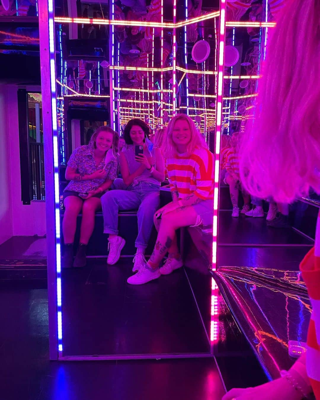 ケイティー・フィンドレーさんのインスタグラム写真 - (ケイティー・フィンドレーInstagram)「happy father’s day to many of my good good dads (@justinj_cortez @tengstagram @ellehtee) my spouses for whom i strive to be a good good dad (@rachel_c_johnson) all my good good children who are sometimes also my dad (@philemonchambers @kat.mcnamara), all my idiot sons (@markdozlaw @mattmontgomerysings @seanyveslessard @greghovanessian) and all my friends who are dads and sons energetically at the same time (@tense_sunflower @rrramchild) PS: I have a weird plethora of actual dads and they are not for the internet.」6月19日 4時57分 - katicatronica