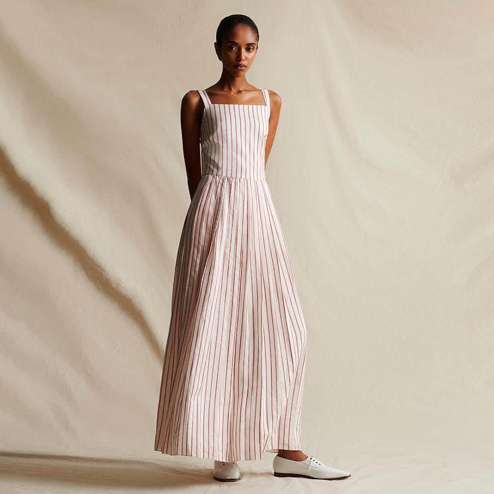 アダムのインスタグラム：「The Medici Dress in feather weight silk shirting- perfect for the summer.」