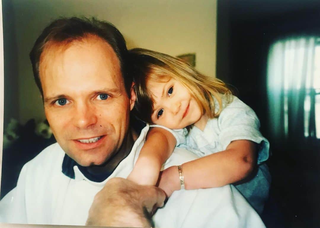 テイラー・モンセンのインスタグラム：「#HappyFathersDay love you dad!  You’re rock and roll listening sessions have really paid off! ❤️❤️❤️」