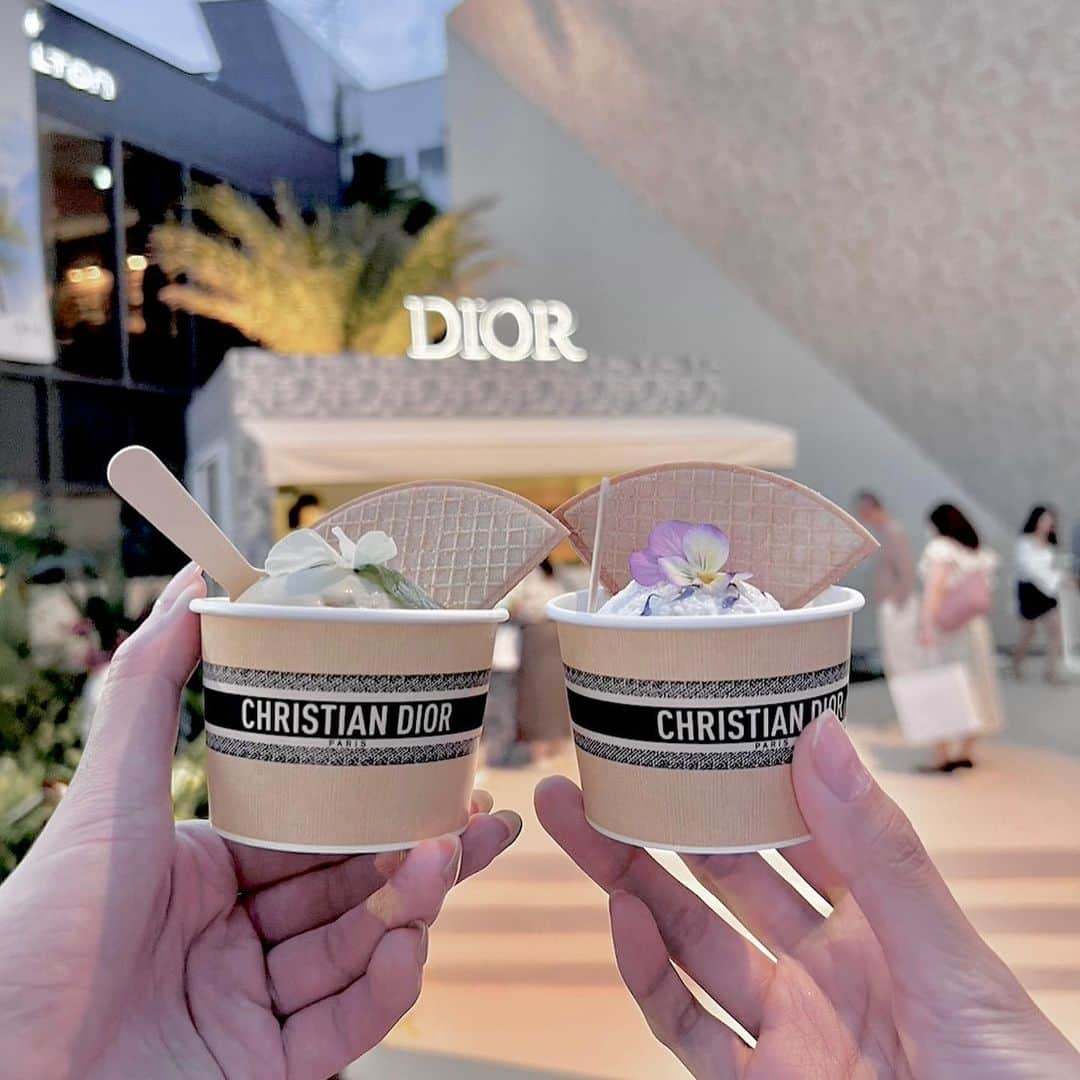 遊馬りえさんのインスタグラム写真 - (遊馬りえInstagram)「Diorとアイスクリーム🍨˚✧ワンピースはプチプラで着心地が良いRESEXXYのバックオープンスリットワンピース₊⁎  📍LE JARDIN DIORIVIERA -ル ジャルダン ディオリビエラ-」 ． ． ． #DIOR #dioriviera #CHRISTIANDIOR #popup #popupshot #tokyo #harajuku #resexxy #runwaychannel」6月19日 5時10分 - yumarie2