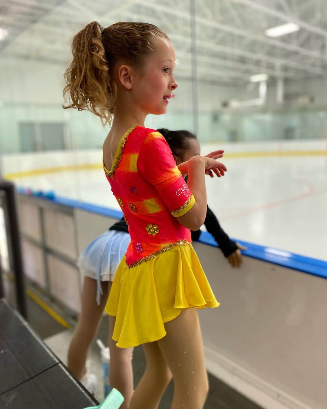 ナターシャ・ピュリッチさんのインスタグラム写真 - (ナターシャ・ピュリッチInstagram)「Very proud of this little one in her first competition!⭐️ Thanks @calaltafsc  for putting on a competition for all of the Calgary Littles so nice to see friendship and sport blossom.   #calaltafigureskatingclub #figureskating」6月19日 5時22分 - tashapurich