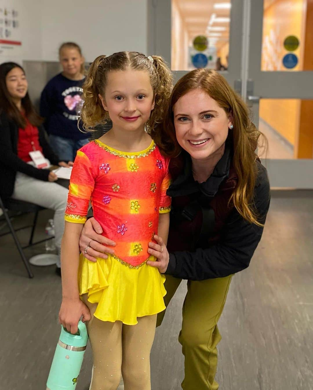 ナターシャ・ピュリッチのインスタグラム：「Very proud of this little one in her first competition!⭐️ Thanks @calaltafsc  for putting on a competition for all of the Calgary Littles so nice to see friendship and sport blossom.   #calaltafigureskatingclub #figureskating」