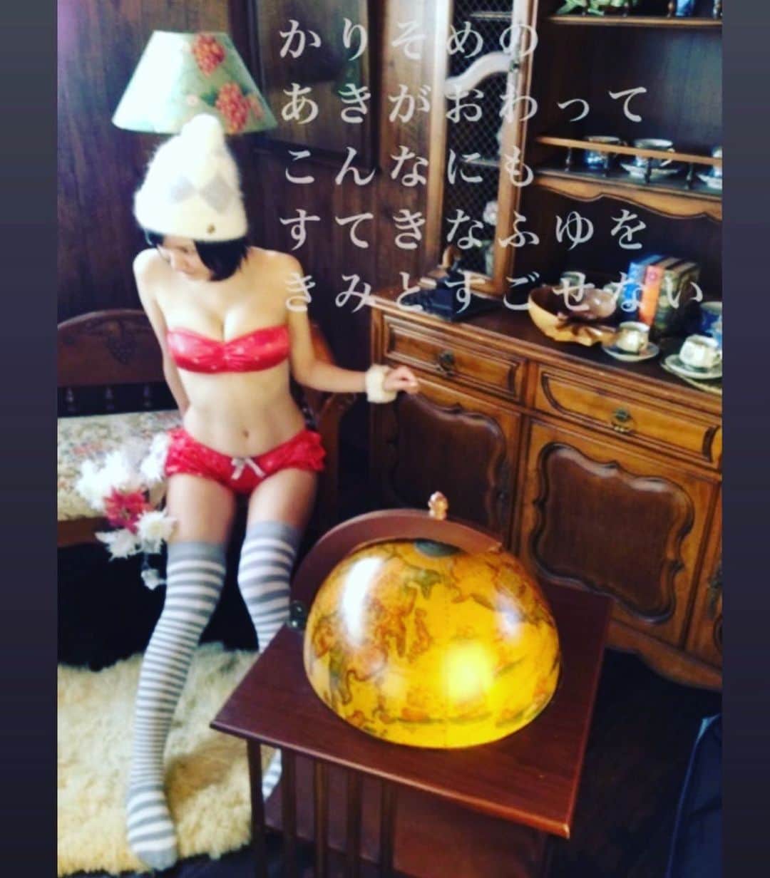清水楓のインスタグラム：「🫧🫧🫧 かりそめの あきがおわって こんなにも すてきなふゆを きみとすごせない  #短歌 #かあこすき短歌  #tanka  #短歌フォト  #短歌写真」