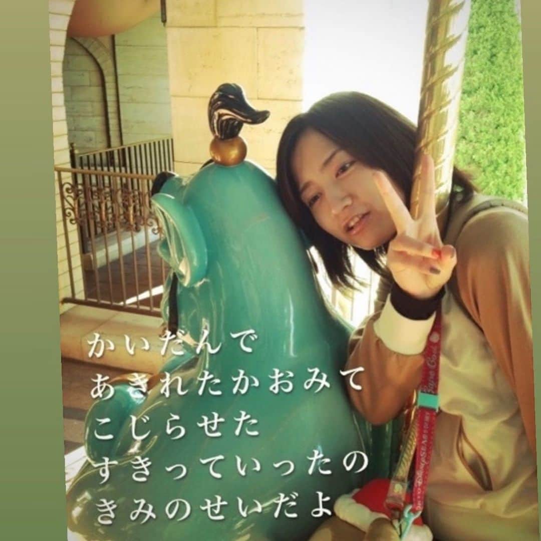 清水楓のインスタグラム：「🫧🫧🫧 かいだんで あきれたかおみて こじらせた すきっていったの きみのせいだよ  #短歌 #かあこすき短歌  #tanka  #短歌フォト  #短歌写真」