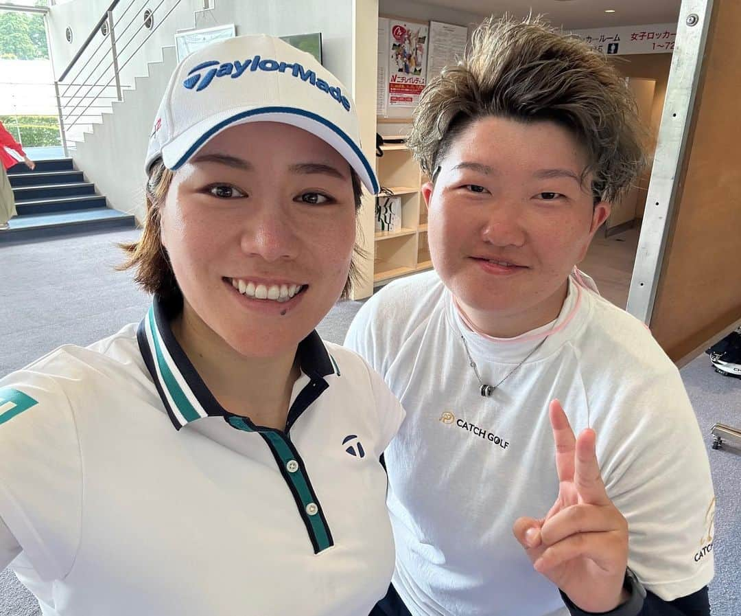 岡山絵里のインスタグラム：「ニチレイレディース39T 暑かった🥵 たかちゃんのおかげで 楽しくプレーできました✨ たかちゃん本当にありがとう!!!!  次戦 アースモンダミンカップ 出場できることになったので 精一杯頑張ります。  #ニトリ #taylormade  #アスク #魚くみ #d&dホールディングス #adidas」