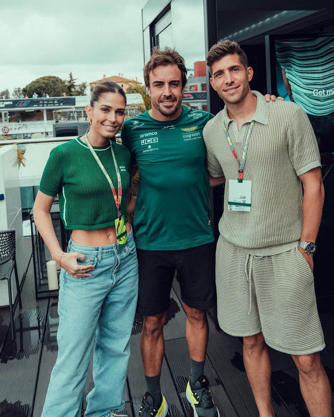 セルジ・ロベルトのインスタグラム：「F1 weekend 🏁 with @astonmartinf1 ! Thank you for everything 🤝!」