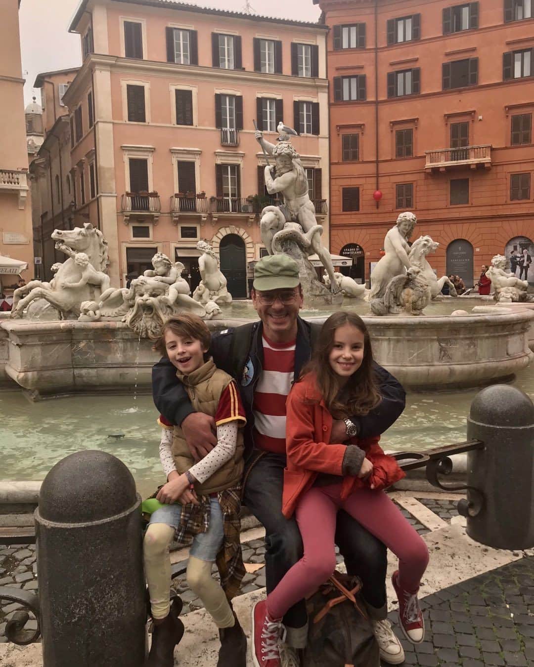 シエンナ・ギロリーのインスタグラム：「Happy Daddy Day cinzano」