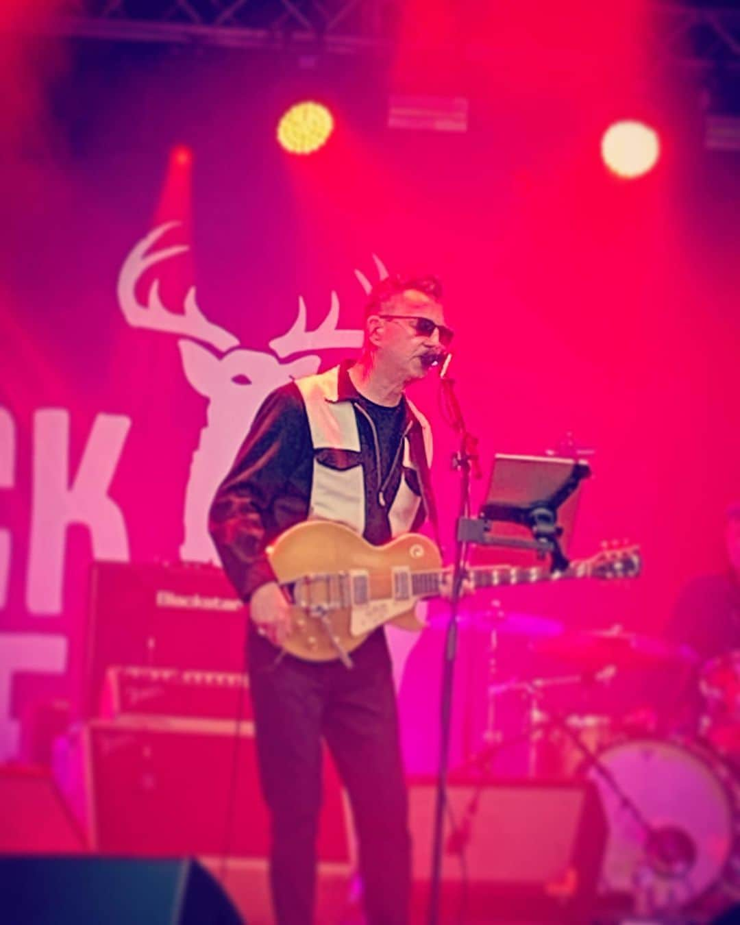 デビッド・モリシーさんのインスタグラム写真 - (デビッド・モリシーInstagram)「@richardhawley set list @blackdeerfest The man himself and also the great @steveearle What a fantastic weekend. Make sure you get along here next year folks!! See you then. We’ll put out a special @blackdeerfest show on @boogalooradio very soon!」6月19日 6時12分 - davidmorrissey