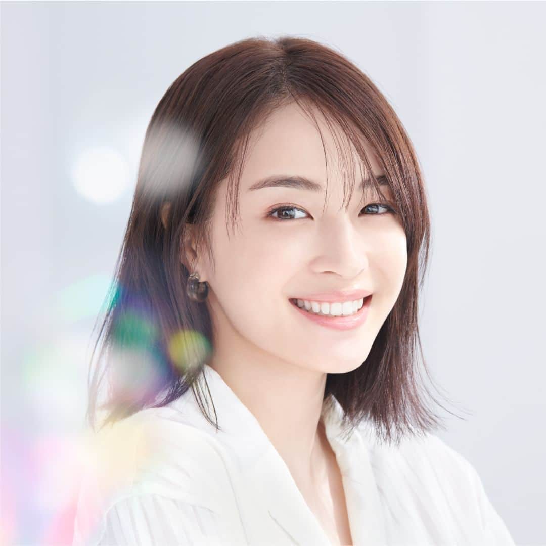資生堂 ｄ プログラムのインスタグラム：「Happy Birthday！！  本日6月19日は、 敏感肌のためのブランド #dプログラム ミューズ #広瀬すず (@suzu.hirose.official )さんのお誕生日です。 おめでとうございます🎉  みなさんもぜひ「いいね」や「🎂」の絵文字、 コメントでいっしょにお祝いしましょう💖  広瀬さんのこれからが #なめらか美肌 でますます輝きますように。 ご活躍をお祈りしています♪  ｰｰｰｰｰｰｰｰｰｰｰｰｰｰｰｰｰｰｰｰｰｰ ｄプログラム公式Instagramでは、 敏感肌の方に向けたさまざまな情報をお届けしています。 気になった方はぜひ @dprogram_ofc のプロフィールよりご覧ください。 ｰｰｰｰｰｰｰｰｰｰｰｰｰｰｰｰｰｰｰｰｰｰ  #敏感肌 #敏感肌スキンケア #ゆらぎ肌 #スキンケア #低刺激設計 #低刺激 #広瀬すず誕生祭2023」