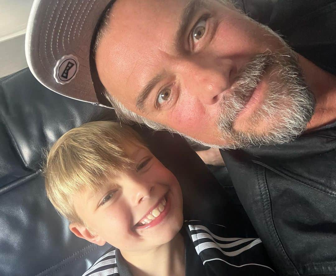 ジョシュ・デュアメルのインスタグラム：「Want to wish all my fellow fathers out there a good day. You deserve it. And to my buddy boy…you bring my life a lot of joy. Love you kid.」