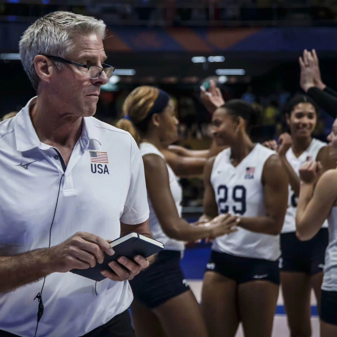 USA Volleyballさんのインスタグラム写真 - (USA VolleyballInstagram)「The U.S. Women shocked Brazil with a sweep (25-22, 25-19, 25-22) in front of 10,000 fans in Brasilia on Sunday.  Story and stats at 🔗 in our bio」6月19日 6時50分 - usavolleyball
