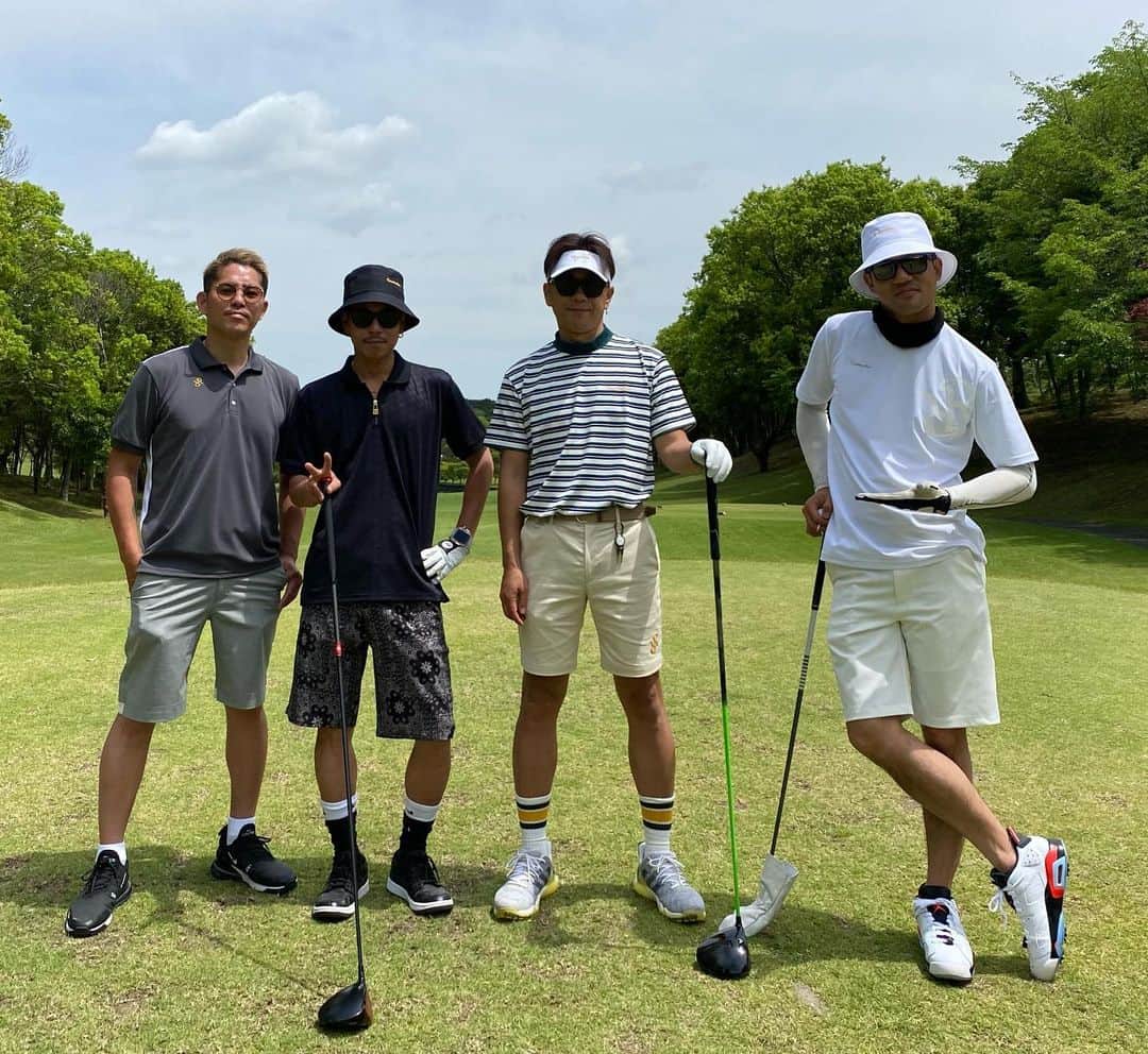 DJ HALのインスタグラム：「趣味投稿☑️ 5/25 ☀️  @resurrection_tokyo さんの 素敵なコンペに参加させていただきました！ 楽しい企画満載でお洒落でとってもお上品なコンペでした💯  色々豪華過ぎて Golf初めてよかったーってなりました！ スコアももう少し集中しましょう👌🏾🥴  相変わらず小澤プロ 上手いなーw   改めてまして @kuroshan67 さん @resurrection_tokyo さん ありがとうございました😊  #趣味 #Golf #まだまだこれから #山が好きだなぁ」