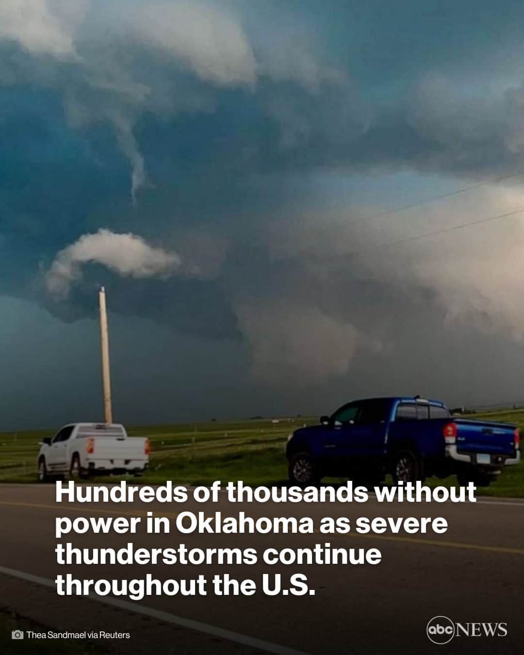 ABC Newsのインスタグラム：「While tens of millions of Americans in the South are enduring a sweltering heat wave, another round of severe storms is threatening other parts of the nation.  Nearly 300,000 customers across Oklahoma were without power following severe storms Saturday into Sunday morning, according to two of the state's power providers. Tap the link in bio for more.」