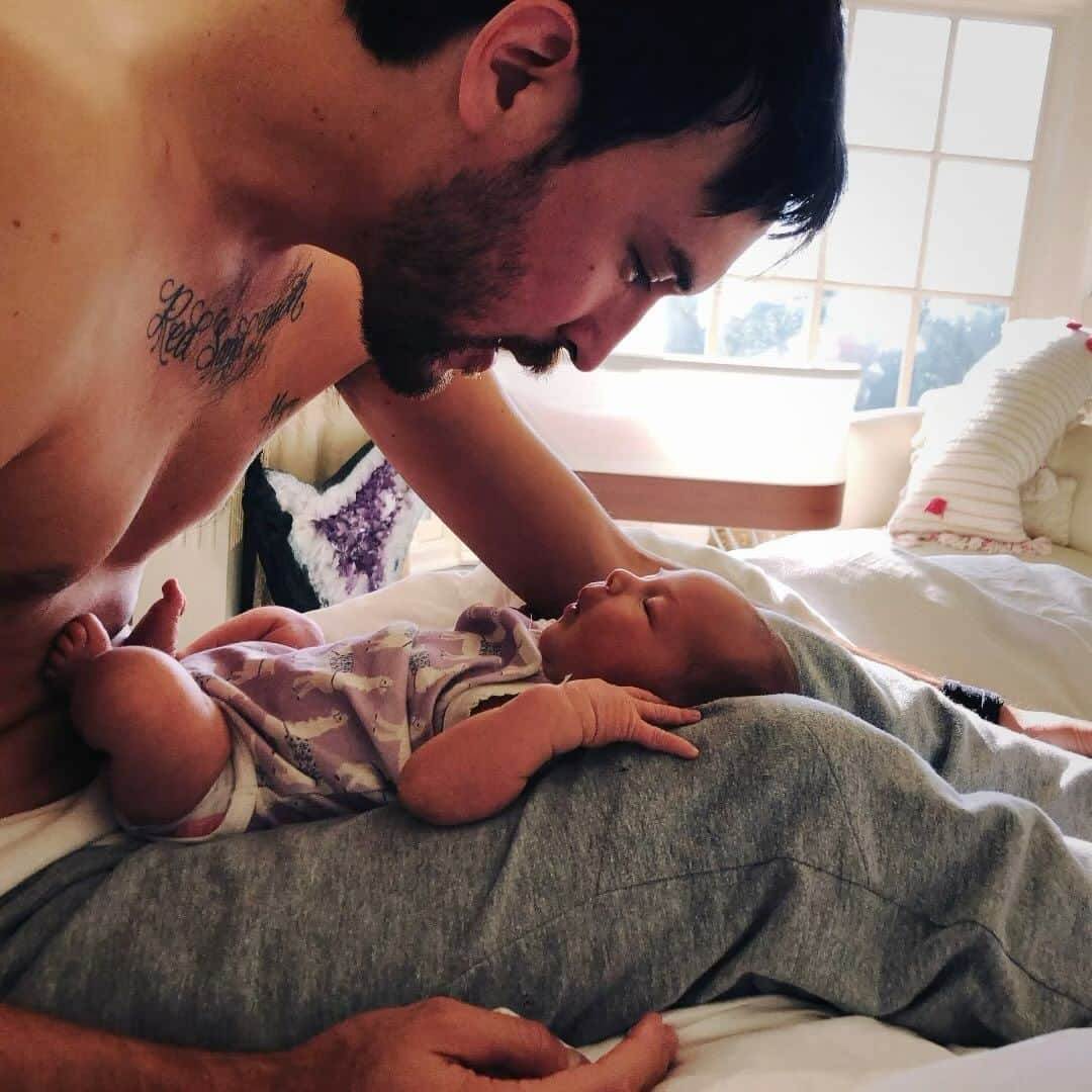 ケイト・ハドソンのインスタグラム：「Lucky lady has the most amazing father. I am so grateful to witness such a beautiful bond! We love you so much @fujikawadanny Happy Fathers Day! ❤️」