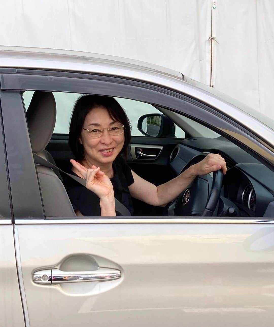 栗田よう子のインスタグラム：「運転席の私を初めてパチリして貰った♡」