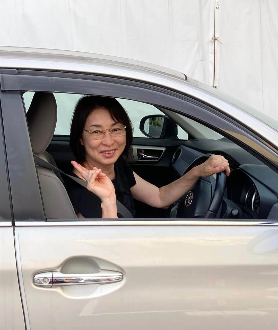 のインスタグラム：「運転席の私を初めてパチリして貰った♡」