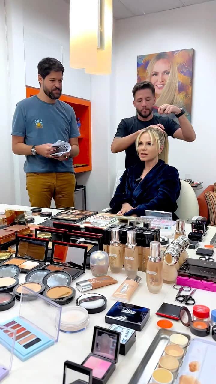 Eliana Michaelichin Bezerraのインスタグラム：「Foi tudo de bom! Obrigada pela companhia e audiência de vocês em mais um domingo cheio de emoção e alegria.  Beijo na família! 💕」