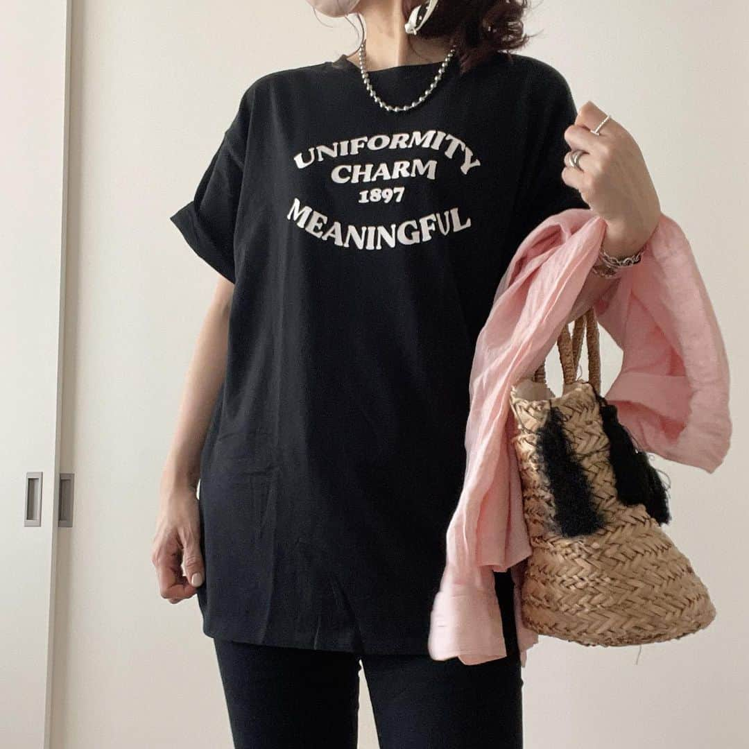 meiさんのインスタグラム写真 - (meiInstagram)「. どんなコーデにも合わせやすいロゴTシャツ 気になる腰回りをカバーしてくれる安心丈✨ スキニーはもちろん、ワイドパンツやINしてスカートにも合わせられるよ♡ (袖は長めで私は2回折ってます) 運動会のコーデにもよさそう😆  @adthie_official  . .  #locari#beaustagrammer #プチプラコーデ #ミディアムヘア#高身長女子 #fashion  #ロングヘア  #アラフォーコーデ  #きれいめコーデ #大人コーデ#ootd#ママコーデ#大人カジュアル #春コーデ #夏コーデ #adthie #アドティエ #ポニーテール」6月19日 7時22分 - mei.5.7.des