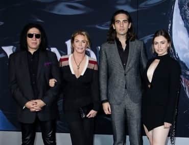 ジーン・シモンズさんのインスタグラム写真 - (ジーン・シモンズInstagram)「happy father's day 🤍」6月19日 7時31分 - genesimmons