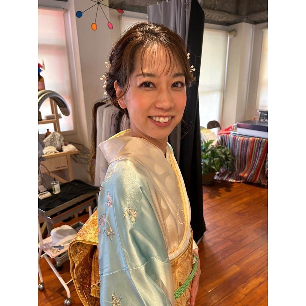 山田真以さんのインスタグラム写真 - (山田真以Instagram)「週末は、文化放送“走れ歌謡曲”のパーソナリティーの同期で、演歌歌手の杜このみちゃんと高安関の結婚披露宴に伺ってきました💍💖  このみちゃんとは、お仕事を超えて仲良くなり、ラジオのお仕事を離れてからも仲良くしてもらっています🥰💕 同じく同期の神谷美伽ちゃんと3人、独身の頃はみんなで遊んだりお買い物に行ったりこのみちゃんのコンサートに行ったりとても濃い時間を過ごすことが出来ました。 それぞれ結婚して、子どもが出来てからは、なかなか会えずにいたけれど、子育ての話をラインで話したり、会えずにいても交流は続いていました☺️💗  今回行われた結婚披露宴、700人を超える出席者だったそうで😳✨おふたりのお人柄が伺えるパーティーでした。 著名な方々の生ステージや祝辞に耳を傾けながら、久しぶりに会えた友人たちや、放送局の方々とお話が出来て楽しい時間でした🕊 会えない時間が続いていましたが、このみちゃんのお陰で良いきっかけが出来ました🍒 近々、またみんなで会えたら嬉しいな。  改めて、このみちゃん、高安関、ご結婚おめでとうございます💗💗 また家族ぐるみで会えたら嬉しいな🌟 #杜このみ#高安関#ご結婚おめでとうございます」6月19日 7時37分 - maaai.yamada