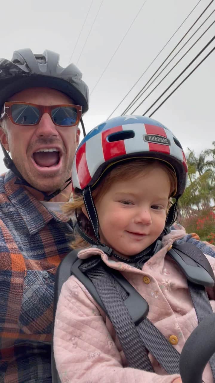 コロヘ・アンディーノのインスタグラム：「Grogis and I hitting top speeds fathers day style!」
