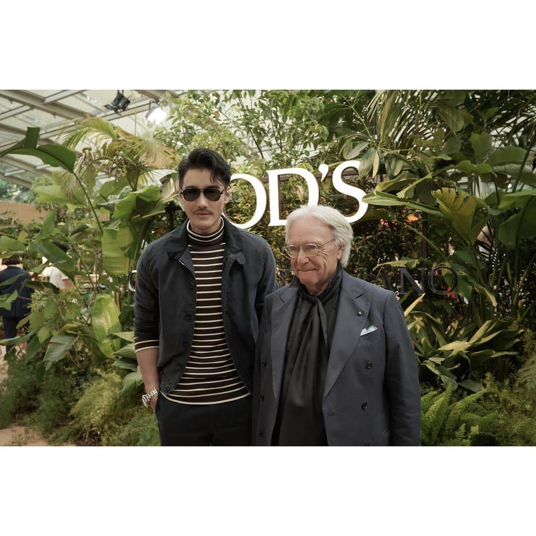 フー・ビンさんのインスタグラム写真 - (フー・ビンInstagram)「Delighted to have enjoyed this visual feast with my friends, together sharing these joyful moments. @tods #milan #tods #milanfashionweek #milanfashion  很开心能与朋友们一同沉浸在这场视觉盛宴中，一起共享了这段欢乐时光。」6月19日 7時55分 - hubing