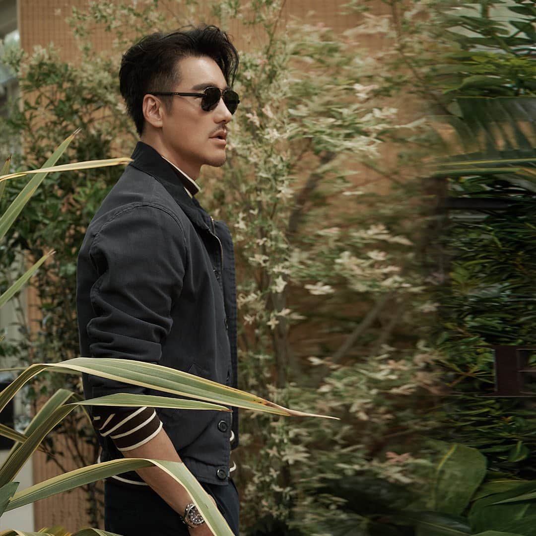フー・ビンのインスタグラム：「Experience the modern aesthetic and indulge in the Italian lifestyle with Tod's Spring Summer 2024 Men's collection. @tods #milan #milanfashionweek #milano #tods #fashionista #fashionmen  感受现代美学，畅游在Tod's 2024春夏男装系列的陈列中。尽情享受属于意大利的生活方式。」