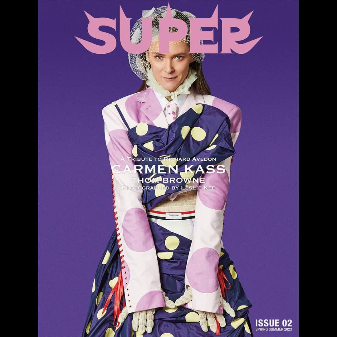 レスリー・キーさんのインスタグラム写真 - (レスリー・キーInstagram)「Super Magazine @supermagazinenyc  ★ 2023SS issue 02★  「A Tribute to Richard Avedon」 Celebrating on 15 May 2023, the 100th Birthday of legendary photographer Richard Avedon !  @avedonfoundation #richardavedon #avedon100 #superavedon #supermagazinenyc #lesliekee   CARMEN KASS @kasscarmen   Photographed by @lesliekeesuper  Styling by @yyuuaannqqiiaann  Hair by @kimroyhair  Makeup by @adamdecruz using ADC Beauty  Photo Assistant @harrisconnor Photo Retouching by Fight Club Special thanks : @silent_paris  Wardrobe : @thombrowne @thombrownejp   @x8_gallery @asahi_fashion #carmenkass #thombrowne」6月19日 8時27分 - lesliekeesuper