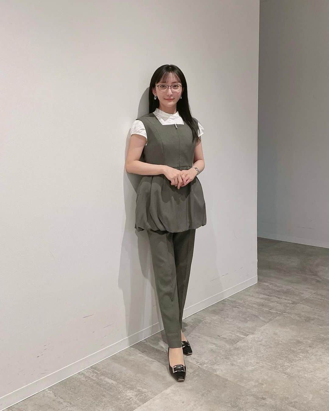 のインスタグラム：「週末のお衣装、とても可愛いセットアップでした✨  AT-Xさんのお仕事もスタイリストさんつくことになりました。やったね🎉  一度載せたら暗かったので明るくして再度m(_ _)m  blouse @newyorker.since1964 setup @celford_official shoes @dianashoespress」