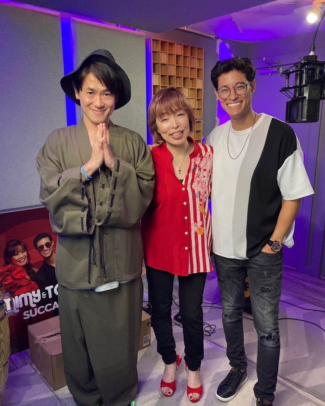 ナオト・インティライミのインスタグラム：「⠀ La única banda legendaria japonesa exitosa en el mercado latino "Orquesta de la Luz" En Miami con la vocalista Nora! (La conocí en Japón y vino a mi concierto) Respeto.  Y Tony Succar, a quien Nora me presentó, increíblemente increíble persona. Un percusionista y productor talentoso que ha ganado dos premios Grammy Latinos. ¡Una persona muy agradable!  ーーーー  ラテンマーケットで唯一、 大成功をおさめた日本人アーティストといえば、 サルサバンドのオルケスタ・デ・ラ・ルス！ そのボーカルのノラさんと奇跡的に マイアミで会えた〜！（日本ではお会いしたり、ライブきてくださったりはあるのだが） そして、ノラさんが紹介してくれたトニーは これまた、とんでもないすごい人。 ラテングラミーを2回も獲っている凄腕パーカッショニストであり プロデューサー！めちゃナイスガイ！ @norasuzuki @tonysuccar」