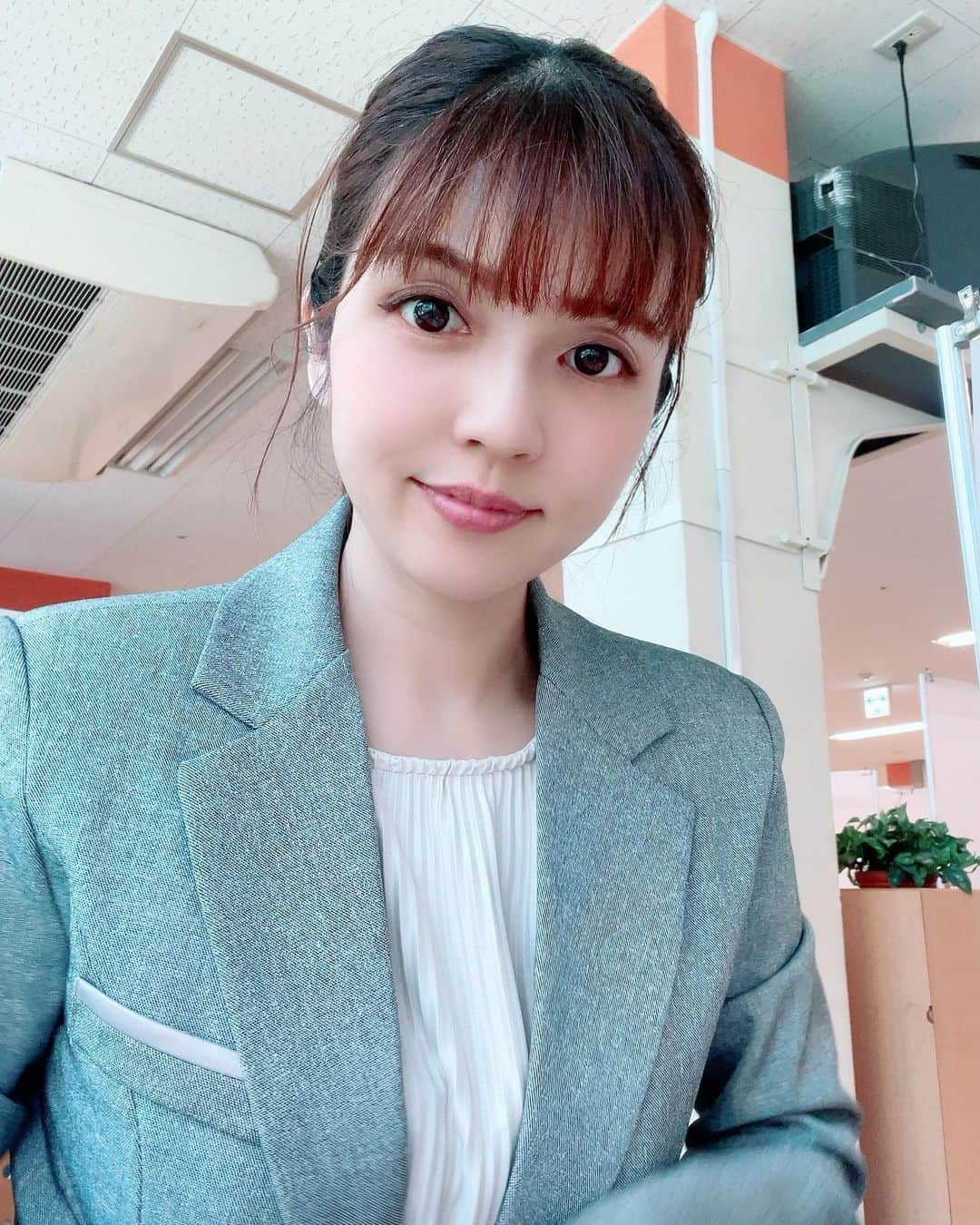 茜結さんのインスタグラム写真 - (茜結Instagram)「スーツ女子✨  #スーツ女子 #スーツ好きと繋がりたい」6月19日 8時23分 - yui10270206