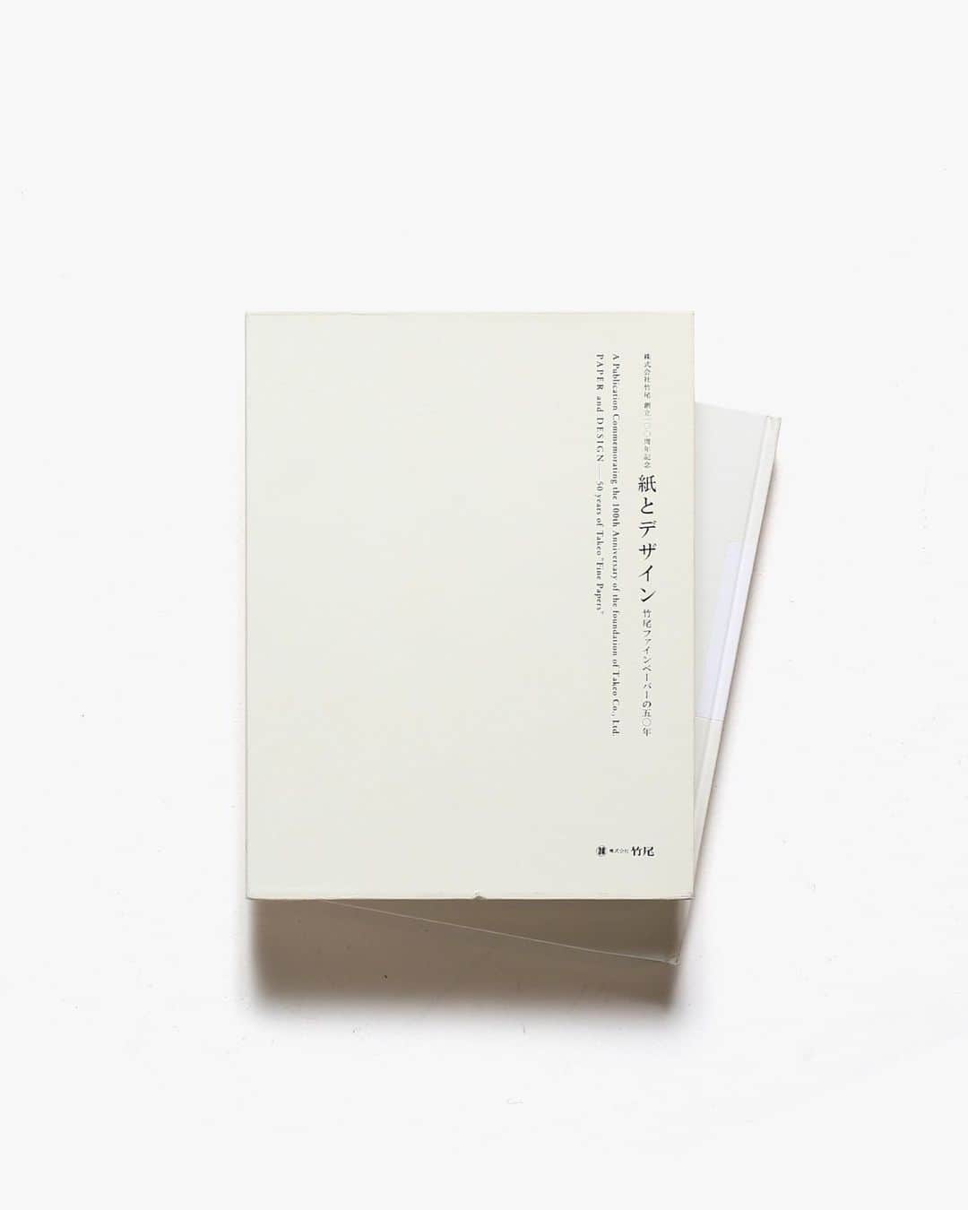 nostos booksさんのインスタグラム写真 - (nostos booksInstagram)「本日は戸田正寿の広告作品集、『PAOSデザイン』、アイルランドの至宝・ケルズの書の解説本、『世紀末ウィーンのグラフィック』展図録など41冊を入荷しました。  オンラインストアへは商品タグをタップ◯ 　 入荷本からおすすめ10選  ----------  1冊目 『Masatoshi Toda アート・ディレクション』 アートディレクター、戸田正寿の作品集。伊勢丹、パルコ、サントリーローヤルなど、様々な手法で制作された洗練された広告作品をカラーで多数収録。作品制作には、山口はるみ、ペーター佐藤、糸井重里らも参加。序文は永井一正。  ----------  2冊目 『PAOSデザイン 企業美の世界』 1968年に創立されて以来、数々の企業のCIデザインを手がけてきた株式会社PAOS（現・株式会社中西元男事務所）の代表的な事例集。マツダ、ダイエー、小岩井乳業、ケンウッド、バンダイ、ぴあなど、誰もが目にしたことのあるデザインを制作背景とともに紹介。亀倉雄策、コリン・フォーブス、アイバン・チャマイエフらの寄稿文も掲載。  ----------  3冊目 『Photo and Advertising』 ハンガリーの写真家、Jozsef Pecsiの広告作品集。構成主義的なデザインと、タイポグラフィや写真を融合した作品の数々を収録。  ----------  4冊目 『アイルランドの至宝 ケルズの書 復元模写及び色彩と図像の考察』 8世紀に制作された聖書写本で、アイルランドの国宝にもなっている「ケルズの書」。世界で最も美しい本と言われる1200年前の装飾写本を、復元・模写した一冊。模写に用いた顔料や染料の紹介、そして詳細な解説もあわせて収録し、研究者の資料にも最適な一冊。  ----------  5冊目 『世紀末ウィーンのグラフィック デザインそして生活の刷新にむけて』 2019年に京都国立近代美術館、目黒美術館で開催された「世紀末ウィーンのグラフィック デザインそして生活の刷新にむけて」の図録。1897年のウィーン分離派設立から1914年の第一次世界大戦勃発までの間、ウィーンで生まれた版画、挿絵本、その原画などといったグラフィック作品を、豊富な図版とテキストで多数紹介。   ----------  6冊目 『Bi-Scriptual』 多言語に対応したグラフィックデザインの実践的な資料集。100人以上のデザイナーのインタビューや実例を紹介。グローバル化が進み国や文化間の交流が活発になった現代において、最も重要な課題に取り組んだ良書。  ----------  7冊目 『紙とデザイン 竹尾ファインペーパーの50年』 紙の専門商社、株式会社竹尾創立100年を記念した非売本。50銘柄のファインペーパーの実物サンプルと、50人のデザイナーが綴った紙に対する思いを作品とともに掲載。田中一光、杉浦康平、平野甲賀、祖父江慎、葛西薫、原研哉らが参加。  ----------  8冊目 『Envisioning Information』 アメリカの統計学者であり、データビジュアライゼーションの先駆者と知られるエドワード・タフトの資料集。地図、ダイアグラム、コンピュータ・インターフェースなど、さまざまな情報を可視化したビジュアル表現を実践的なアドバイスとともに収録。   ----------  9冊目 『Jan Tschichold: Posters of the Avantgarde』 20世紀で最も影響力のあったタイポグラファーの一人、ヤン・チヒョルト。エル・リシツキー、ジャン・アルプ、オスカー・シュレンマーなど、ヤン・チヒョルトが収集していたポスター作品のコレクション、そして自身が手掛けたポスター作品を分析した作品集。  ----------  10冊目 『粟津潔 デザインになにができるか』 2019年5月から9月に金沢21世紀美術館で開催された「粟津潔 デザインになにができるか」展のカタログ。戦後日本の復興期に活躍し、社会をたくましく生きる人たちへまなざしを向けてデザインを発信し続けた粟津潔の作品とともに、粟津潔のテキストや対談、批評なども掲載。  ----------------------  店舗情報はこちら @nostosbooks  ----------------------  オンラインストアは毎日19時更新○  ----------------------  #nostosbooks #ノストスブックス #祖師ヶ谷大蔵 #砧」6月19日 8時23分 - nostosbooks