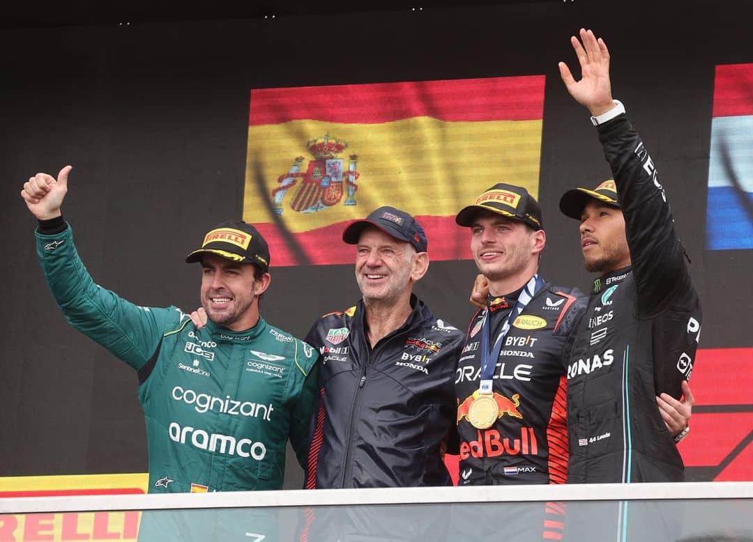のインスタグラム：「What an honor to share the podium with these F1 legends.  Thanks Canada🇨🇦💚. Enjoyed every single lap . #f1 #canada #montreal #astonmartin」