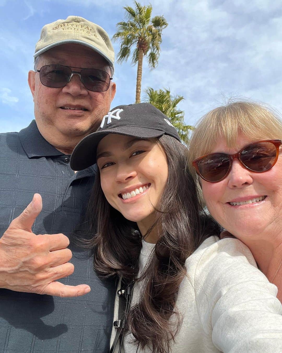 マディソン・チョックさんのインスタグラム写真 - (マディソン・チョックInstagram)「Happy Father’s Day to all the wonderful dads of the world, especially to this cool cat! Love you dad! 😸🤙🏼🏀🤗❤️ #fathersday」6月19日 8時34分 - chockolate02