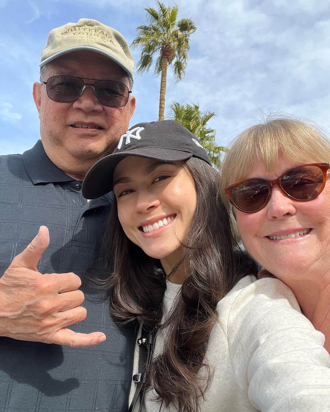 マディソン・チョックのインスタグラム：「Happy Father’s Day to all the wonderful dads of the world, especially to this cool cat! Love you dad! 😸🤙🏼🏀🤗❤️ #fathersday」