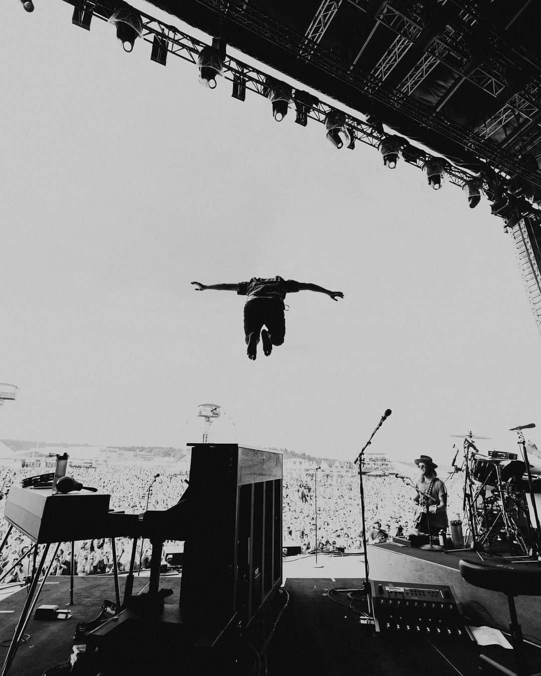 The Lumineersのインスタグラム：「THANK YOU @southsidefestival !!!! @rkdeeb 📸」