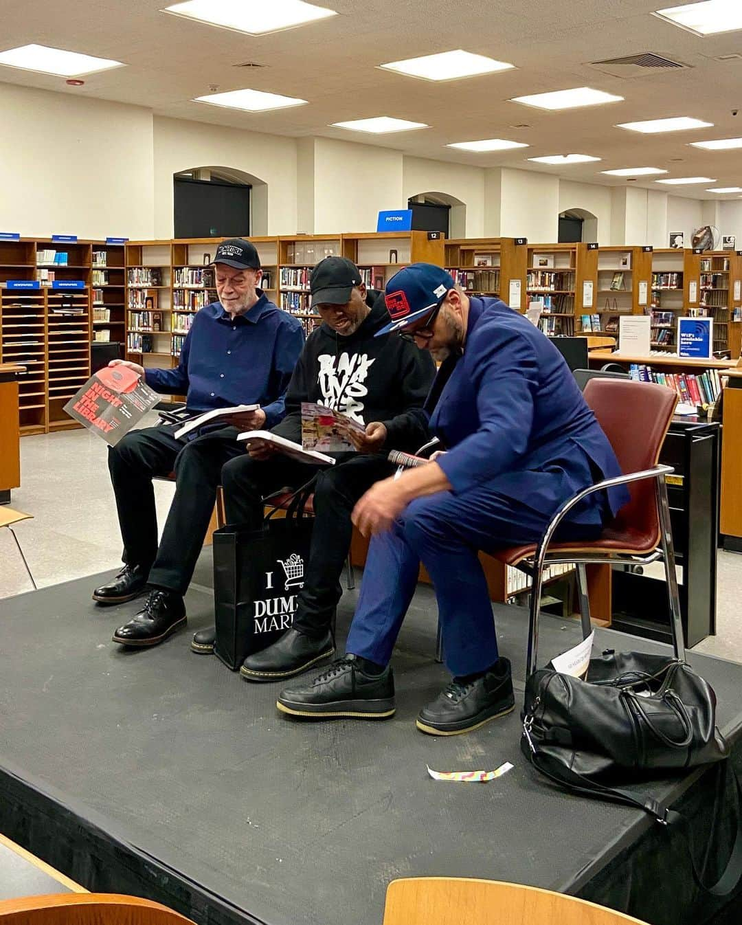 ケンゾーミナミさんのインスタグラム写真 - (ケンゾーミナミInstagram)「Night in the Library: The Philosophy of Hip-Hop - @bklynlibrary hosting an evening of panels, discussions, live performances, and DJ sets by some of hip-hop’s greatest contributors and thinkers.  Great talks by the legends @ceyadams, #BillAdler, and #PeteNice @rushtown298 (of #3rdBass) here, among many others including @teacha_krsone, Dr. Gloria Carter. The first footage which is how Cey’s talk was wrapped up seems to be a perfect one for the Father’s Day today. The hand of the father on the back of the kid moves me. (Happy Father’s Day Cey!)  And as I was fortunate to had worked with @mfdoom in the past, It was nice to hear the (legendary) story about him.  And a little nice moment for me to spot my @reebok model on the feet of the writer and reporter @shawnsetaro who was given my shoes by @trinidadjamesgg and was there to say hi to Mr. Pete Nice.  (As I understand it, tonight’s event was a special edition version of Night of Philosophy - now called Night of Ideas.)  Here is an another New York evening that I still live in this city after all these years for. These past three posts has been a trilogy of sort from this past week (The Met Opera, a Book release/Reading, and the whole night of talks on the topic of philosophy of Hip Hop at The Brooklyn Library) to reconfirm that New York still is (can be) the greatest.  #hiphop50 #ceyadams #mfdoom #krsone」6月19日 8時49分 - kenzominami