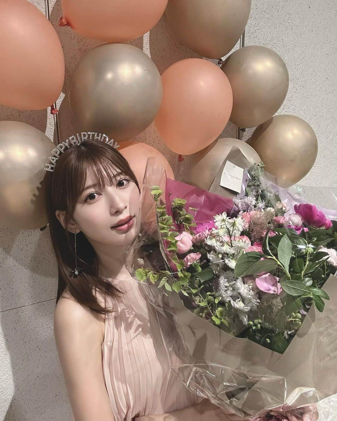 雪平莉左さんのインスタグラム写真 - (雪平莉左Instagram)「先日誕生日を迎えました🎂 バースデーイベントも3部開催させていただき感謝です🫶🏻  これからも応援よろしくお願いします。」6月19日 8時58分 - risa_yukihira