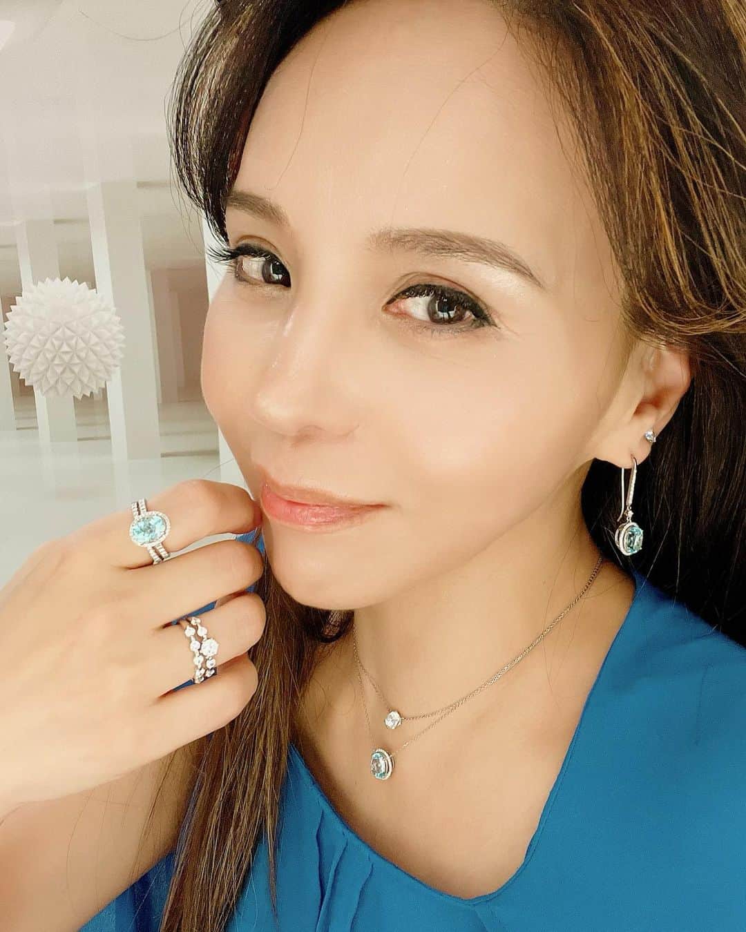 麻美さんのインスタグラム写真 - (麻美Instagram)「Princess series ． 夏だからかな？ Cinderellaが 最近1番お気に入りかも？ ． Blueって涼しげでいいよね🩵 ． #bluetopaz  #diamond #jewelry」6月19日 8時58分 - mami0s