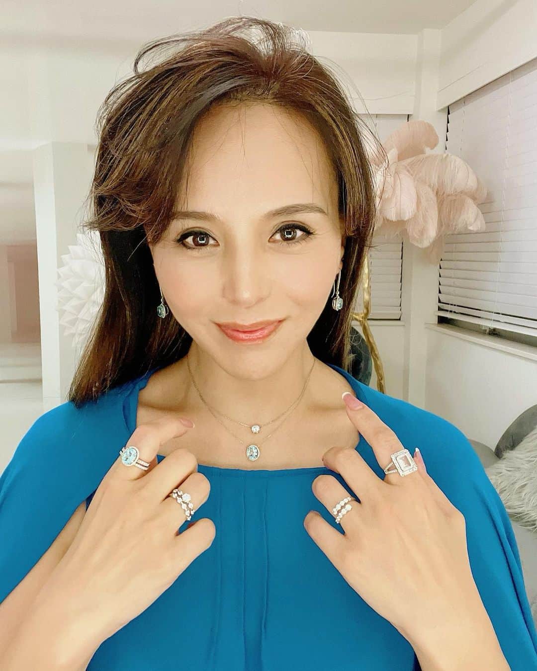 麻美さんのインスタグラム写真 - (麻美Instagram)「Princess series ． 夏だからかな？ Cinderellaが 最近1番お気に入りかも？ ． Blueって涼しげでいいよね🩵 ． #bluetopaz  #diamond #jewelry」6月19日 8時58分 - mami0s