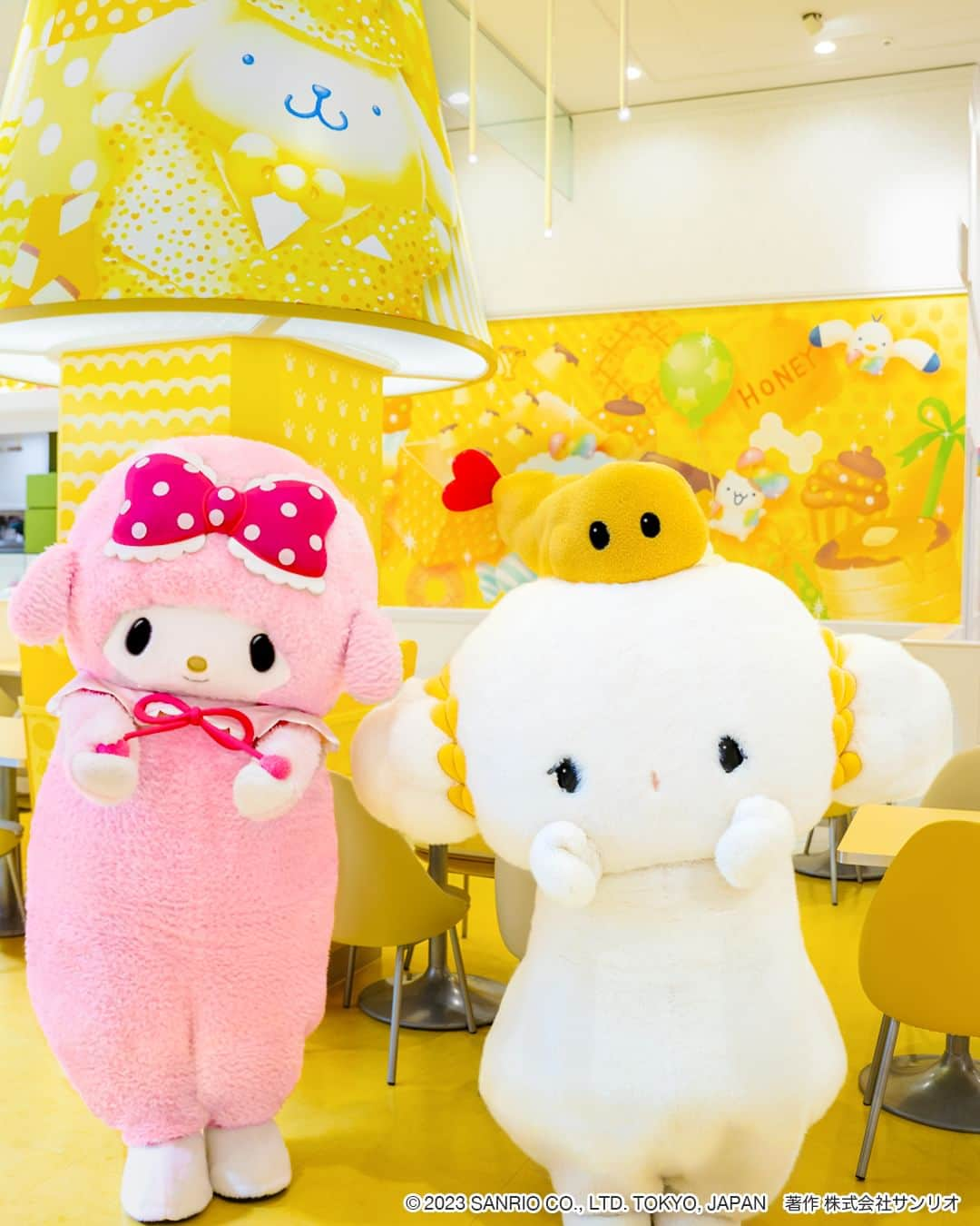 Sanrio Purolandのインスタグラム：「💗🤍 ం共通点はふわふわం - マイスウィートピアノとこぎみゅんの姿をお届け♪ ふわふわ♡かわいそかわいい小麦粉の精のこぎみゅん🤍 ベビーピンクのフワフワの髪の毛がチャームポイントのマイスウィートピアノ💗 - 癒された人は【✋】の絵文字で手を挙げて教えてね♪  #サンリオピューロランド #sanriopuroland #ピューロランド #ピューロジェニック #ピューロ #サンリオ #テーマパーク #サンリオ好き #推し事 #推しのいる生活 #かわいいものが好き #ゆめかわ #ゆめかわいい #KAWAII #こぎみゅん #マイスウィートピアノ #ピアノ」