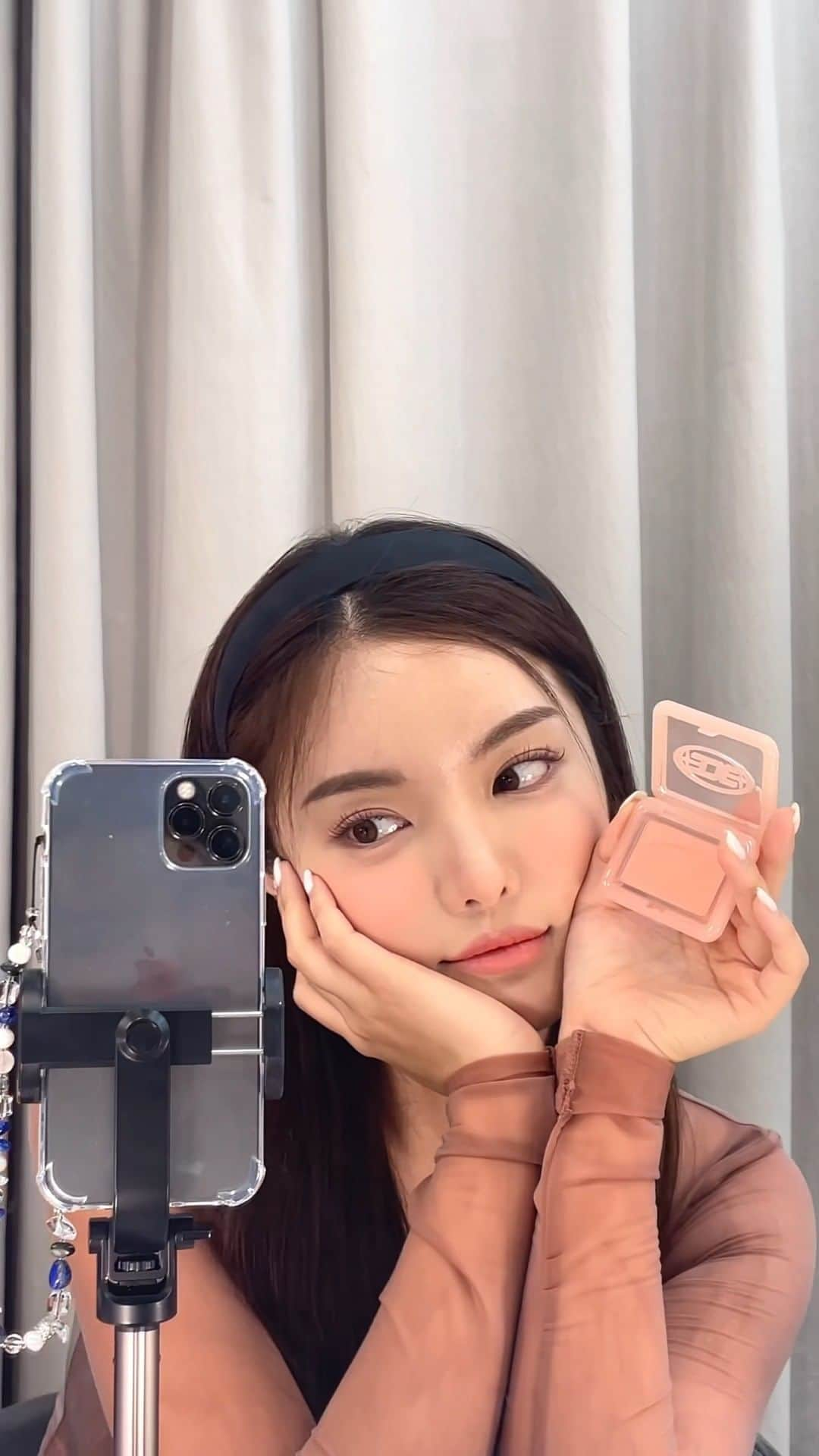 Official STYLENANDAのインスタグラム：「#motd  색감 천재 3CE 의 NEWTAKE PURE + PAIRING FACE BLUSHER # ENJOYABLE 찐발색 보고 가세요 😊🧡❤️🍊🍑  #3CENEWTAKEPUREPARING #3CE뉴테이크퓨어페어링 #3CENEWTAKEEYESHADOWPALETTE #3CENEWTAKEFACEBLUSHER #3CESOFTMATTELIPSTICK #3ce #3cestylenanda」