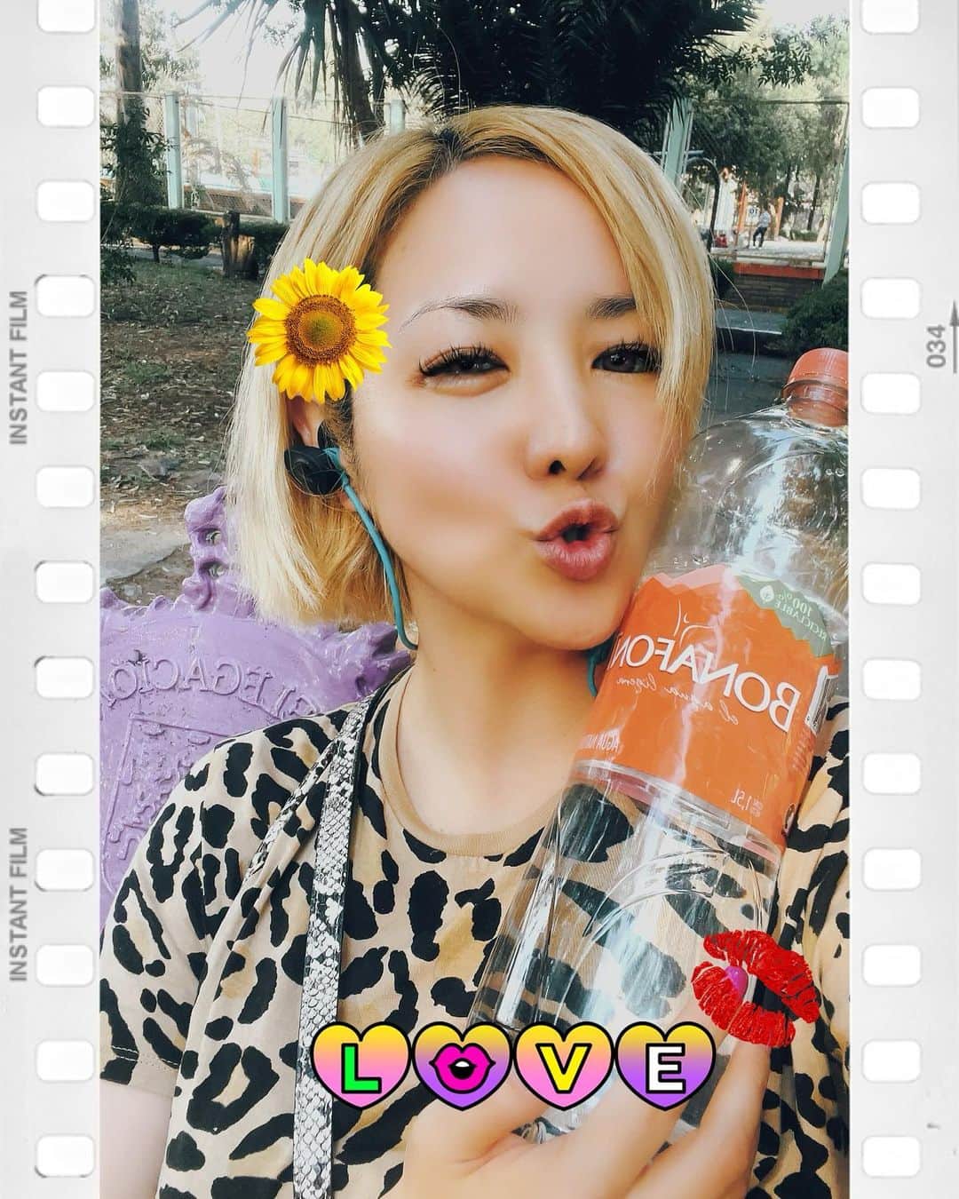 希良梨のインスタグラム：「Hola🧡🩷☀️☀️☀️🌻  公園でぼけーっとしてニコニコしながらお空を眺めたり、大きな声で歌を歌ったり、誰かと目が合ったら笑顔で挨拶したり、沢山の自然を感じたり、美味しいものを食べたり飲んだり、 音楽を聴いたり踊ったり、ネットで遊んだり読書したり漫画読んだり、オタクに戻ったり、 映画アニメみたり、好きなところに行ったり、沢山の人生の思い出作り、愛する人達を想ったりそんなのが一番の幸せだ💕  ・ ・ ・ ・  #mexico #méxico #mexicocity #japón #japones #parque #park #lunch #desayuno #lifestyle #japanese #tokyo #japan」