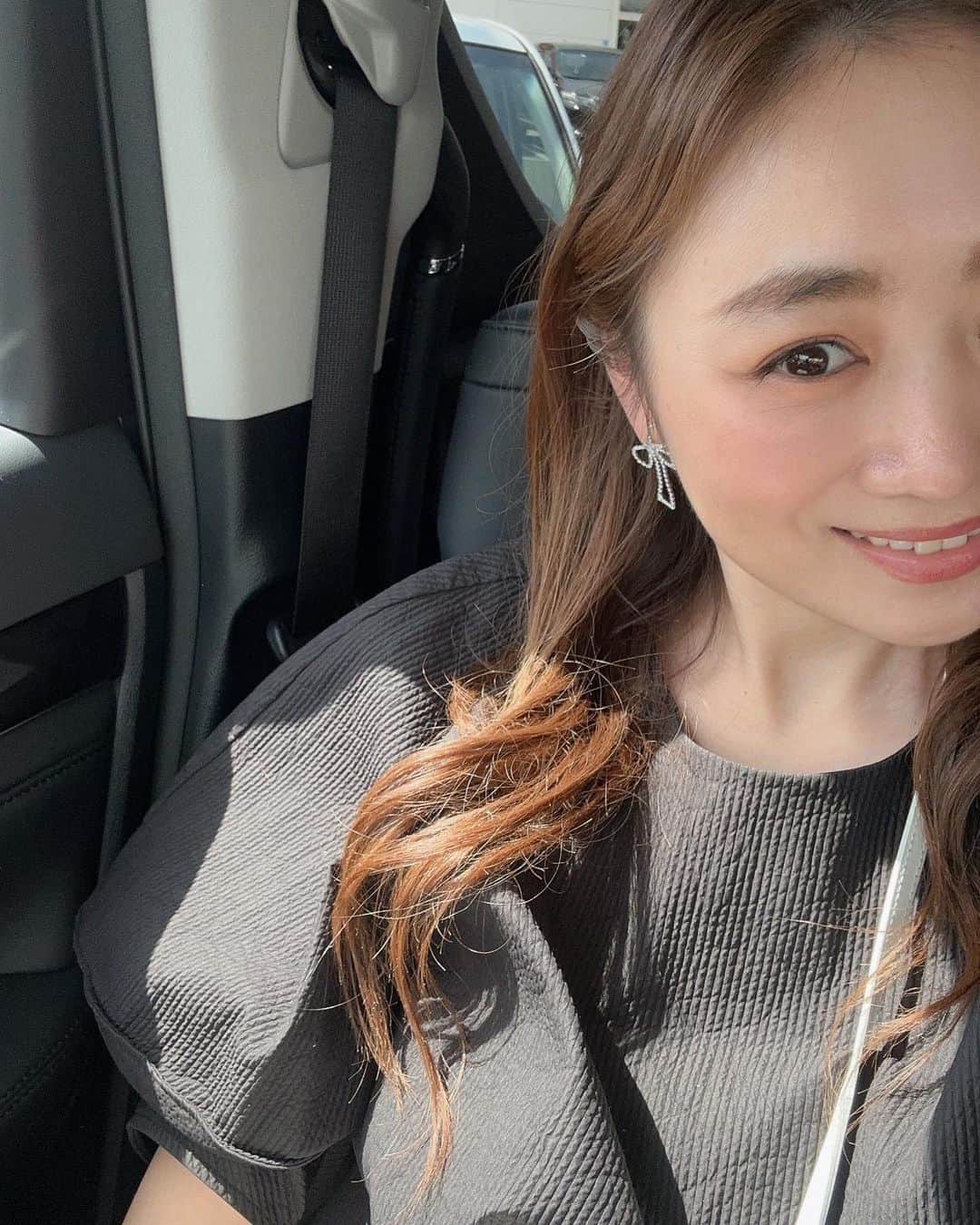 Keikooooooのインスタグラム：「毎月通ってるホワイトニング🦷✨ @smileywhitening のエリナ先生のホワイトニングは、 塗って待つだけで痛みもなくてオススメ✨ 白のマットさが育ってきてるみたい🎵  神戸、大阪、東京、横浜などでエリナ先生のホワイトニングが受けられるみたいなので気になる方は是非🥰♥️  #ホワイトニング#smiley#whitening#ダブルクリニック #wclinic心斎橋@:5」