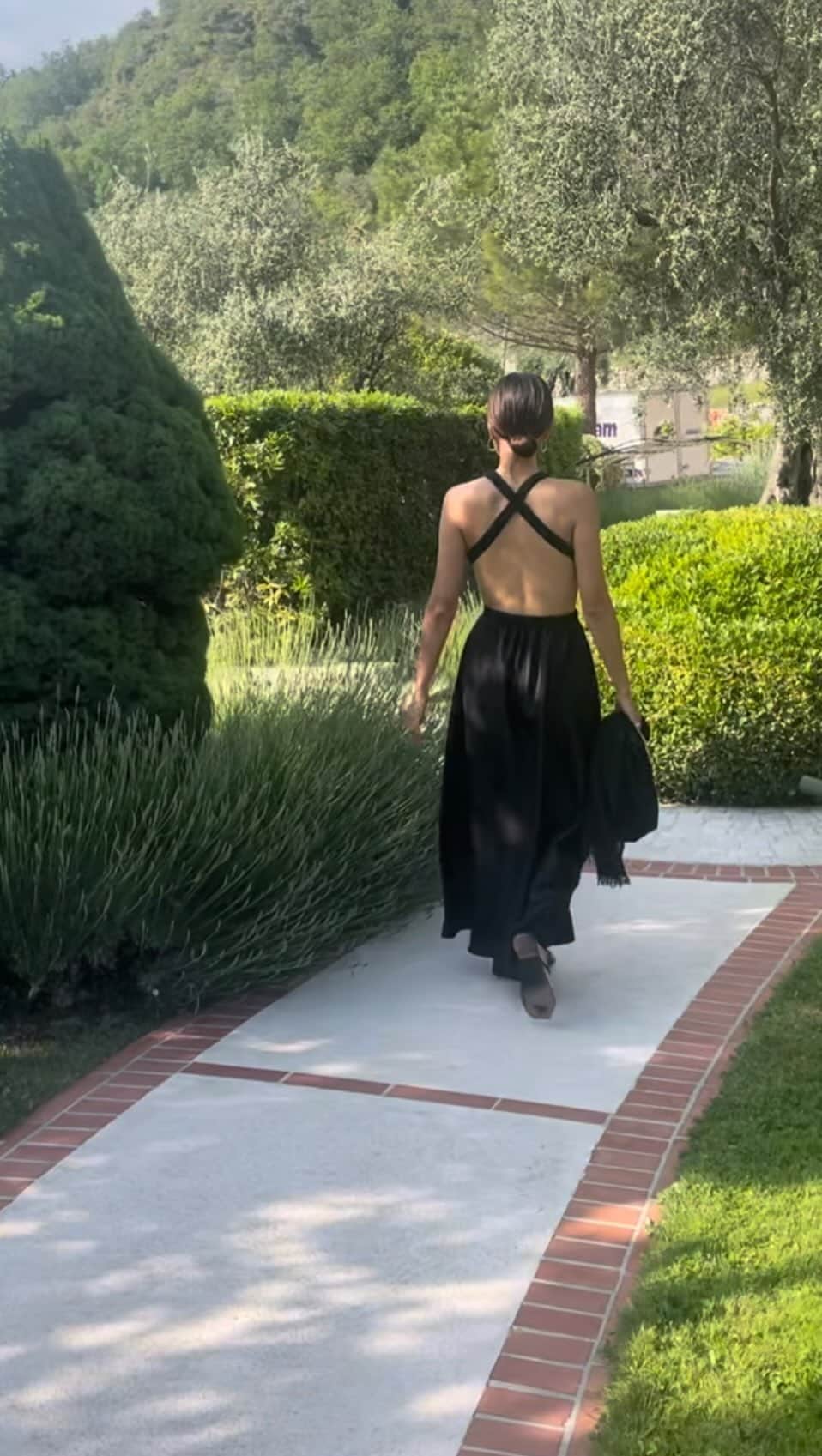 長谷川潤のインスタグラム：「I’m still pinching myself over these 4 magical days in the south of France, spent with the most amazing people celebrating Love and Life in all its glory!   Dearest Emily & Jared.. May your marriage continue to blossom,  May your shared values continue to deepen,  and may you keep on dancing into the night, Forever more🥰」