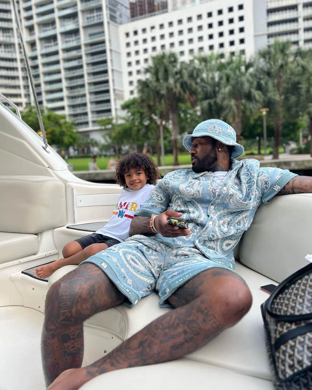 ジョン・ウォールさんのインスタグラム写真 - (ジョン・ウォールInstagram)「Happy Fathers Day…   #WallWayBoys #MyHeart #MyWorld ‼️」6月19日 9時22分 - johnwall