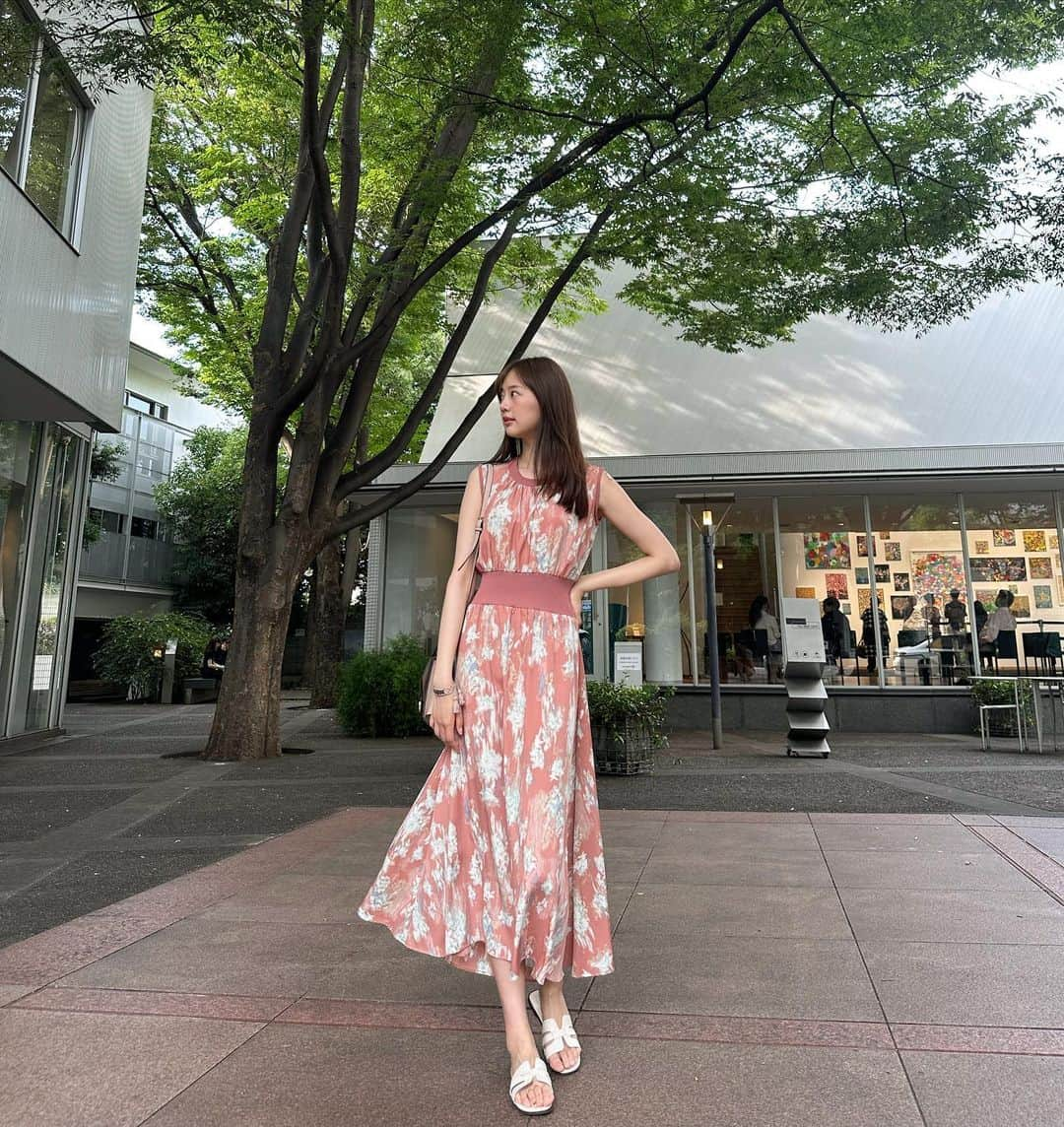 熊江琉唯さんのインスタグラム写真 - (熊江琉唯Instagram)「1枚でサマになるワンピース👒  ウエストにリブが入ってて細見えする所も好き🫶♡  @loveless___official さんは スタイルアップしてくれるお洋服多くて好き🤭  #loveless #fashion #ootd #outfit #me #model #onepiece #ワンピース #ラブレス #コーデ #夏コーデ #私服 #今日のコーデ #フェミニン」6月19日 9時50分 - ruikumae