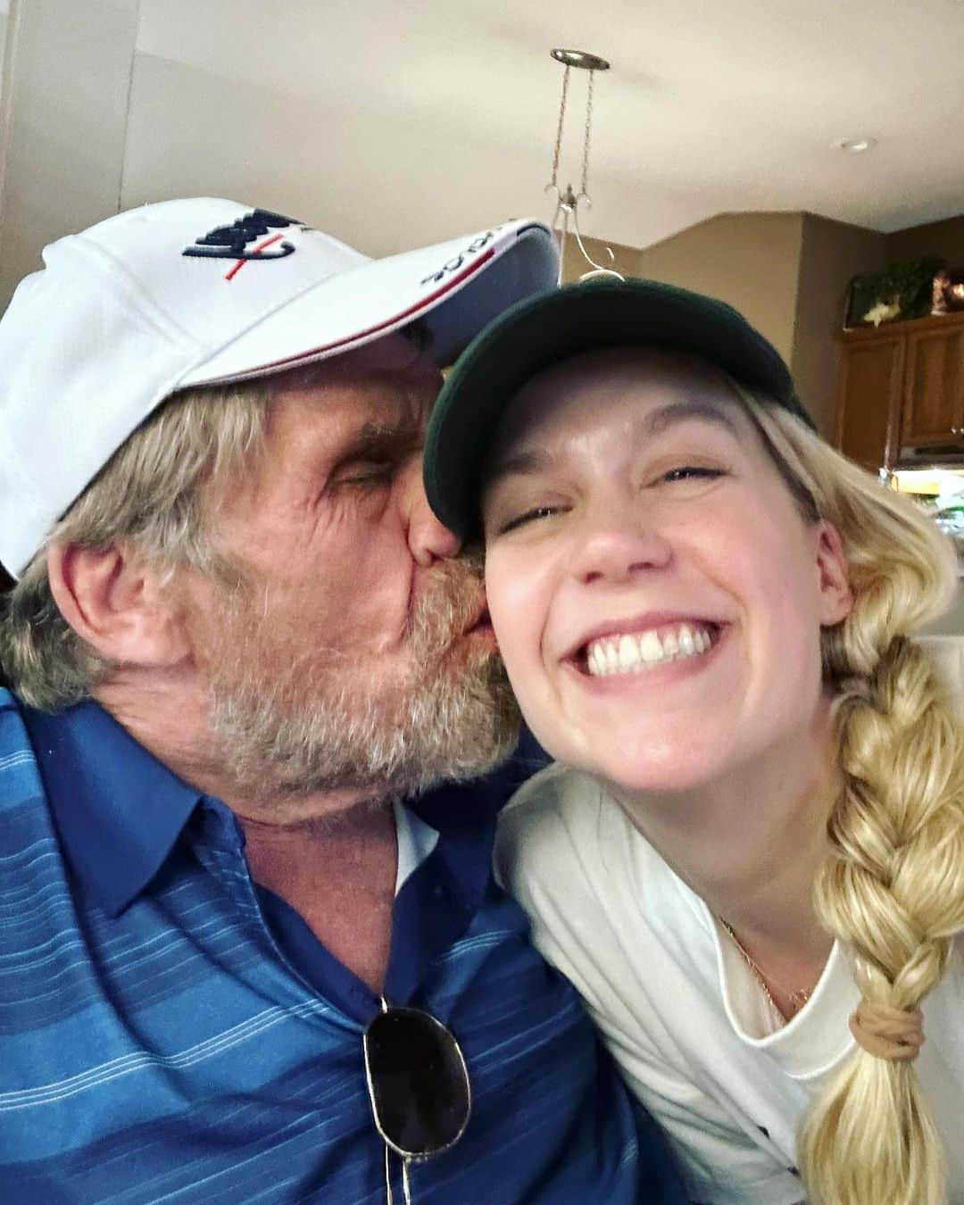 ケイトリン・ウィーバーのインスタグラム：「Daddy’s Girl 💕」